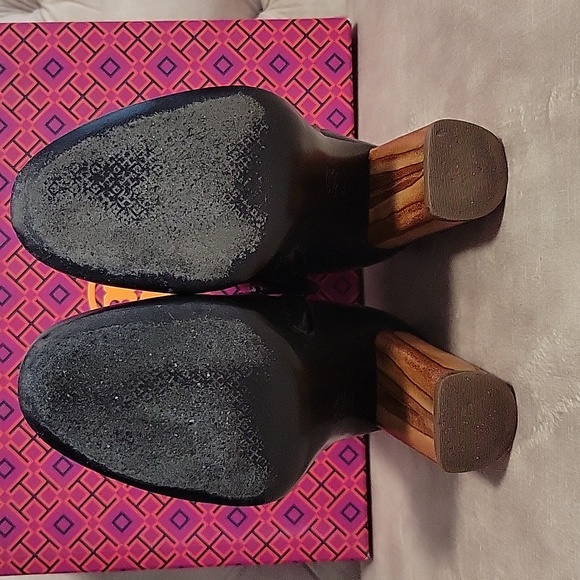 Tory Burch Raya 100mm Bootie, leather, black, size 5 - Picture 4 of 9